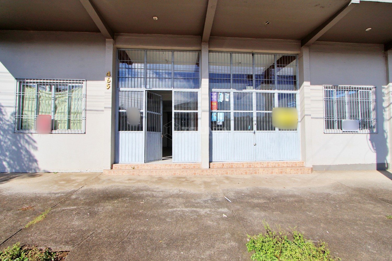 Localizada no bairro América, em Farroupilha/RS, esta sala comercial de 220m² é ideal para quem busca um espaço amplo e