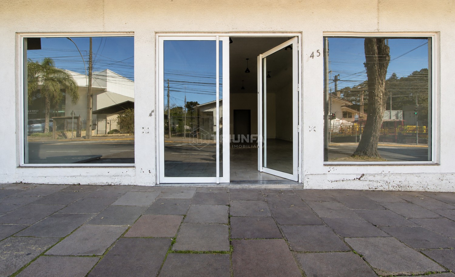 Sala Comercial Térrea para Locação — Bairro Do Parque
