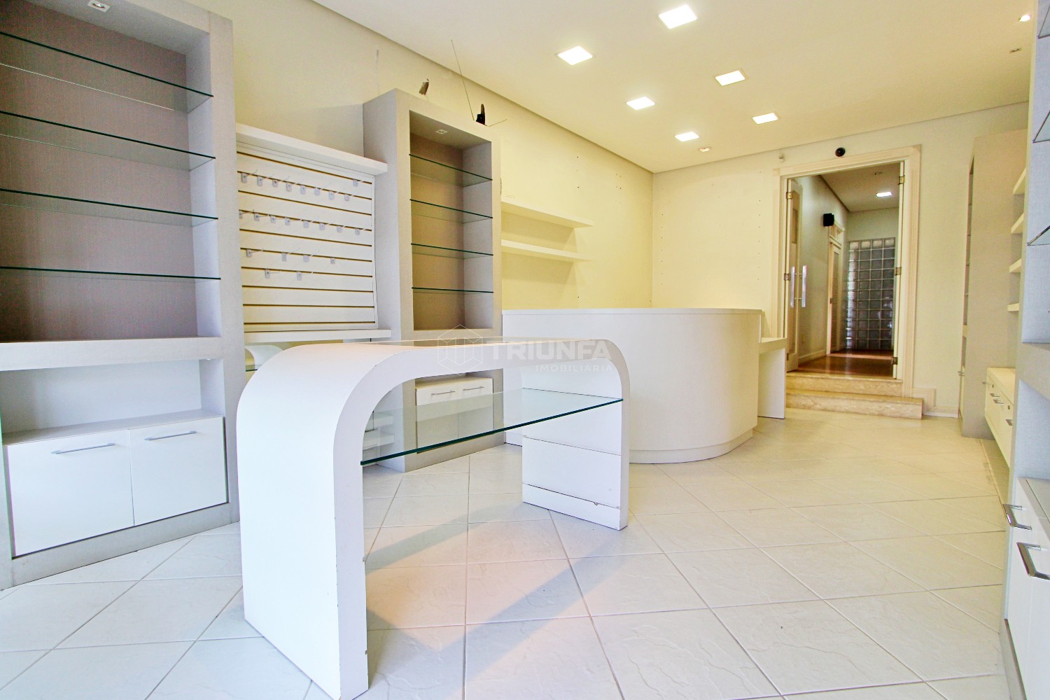 SALA COMERCIAL TÉRREA PARA LOCAÇÃO NO CENTRO