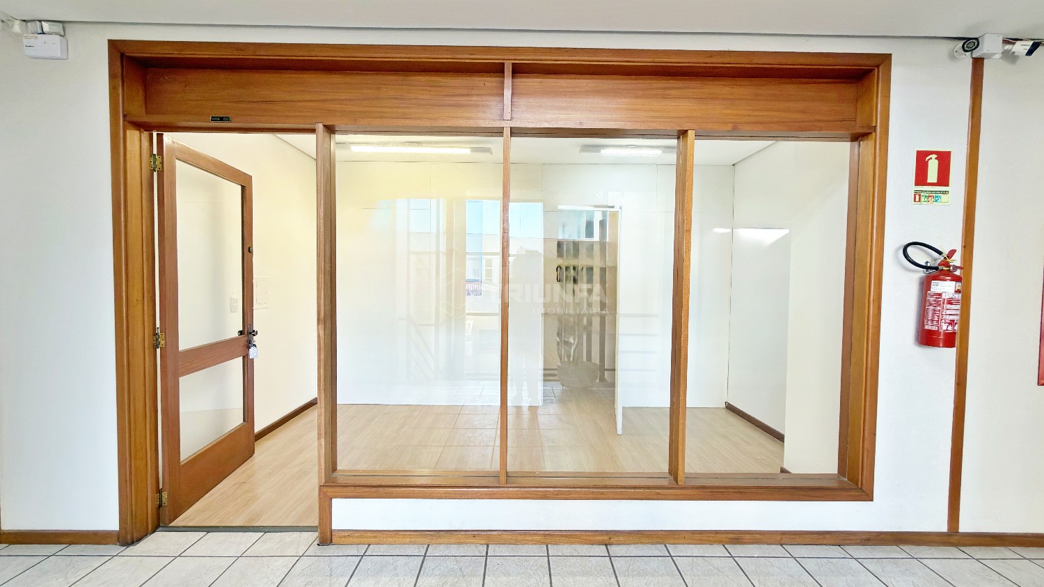 Sala Comercial para Locação – Galeria Anúbis