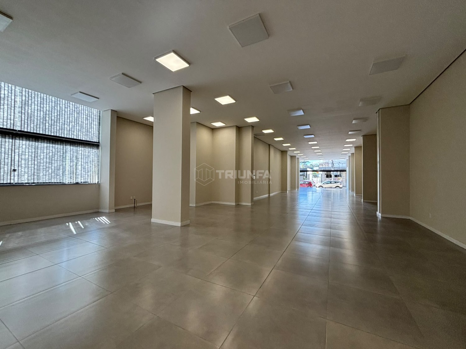 Sala comercial, para alugar, 450 m², Centro - Farroupilha — foto 2