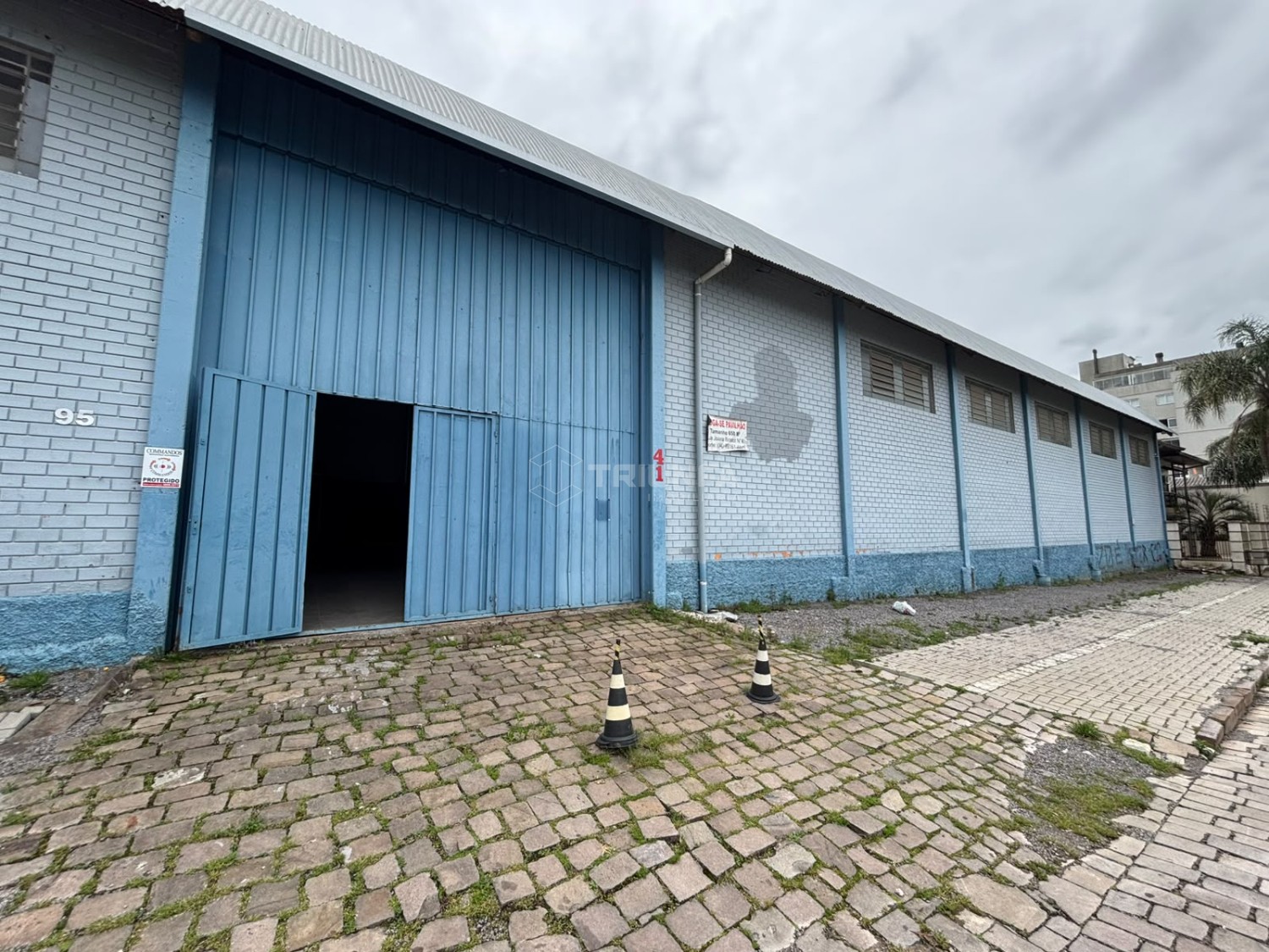 Pavilhão comercial para locação no Desvio Rizzo!