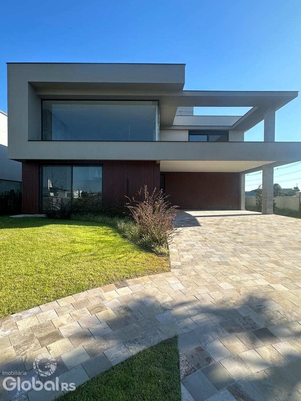 Casa em condomínio 4 dormitórios