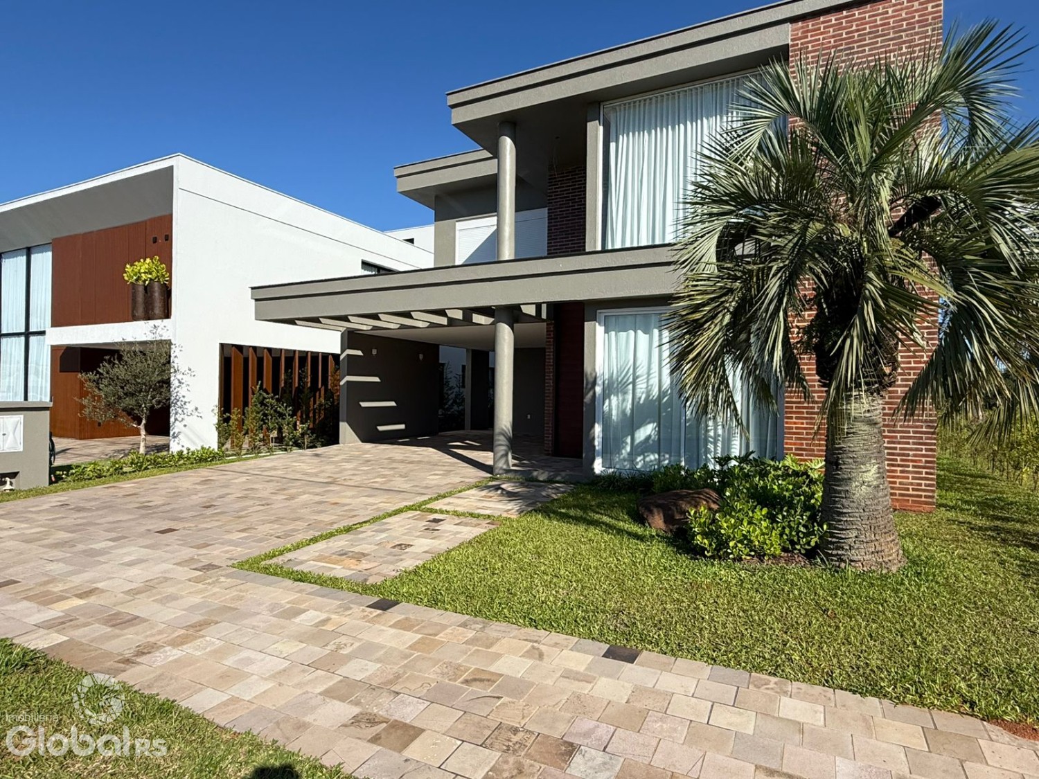 Casa em condomínio 4 dormitórios