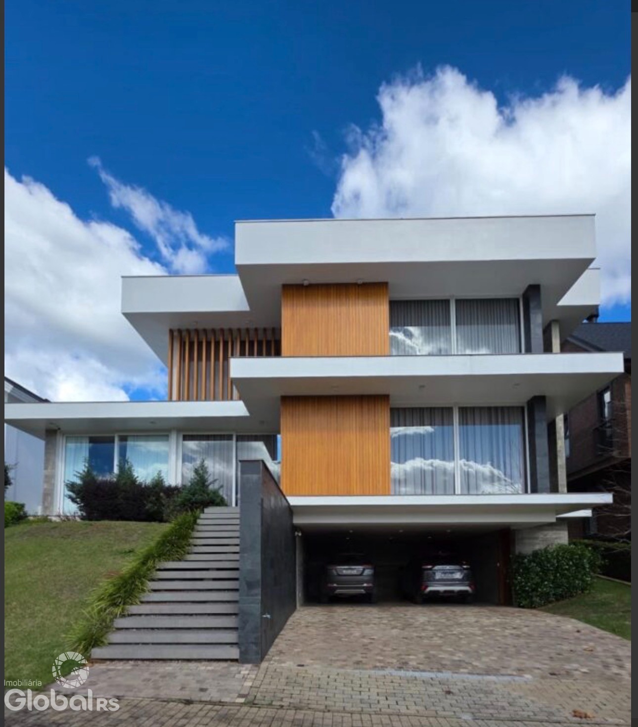 Casa em condomínio 4 dormitórios