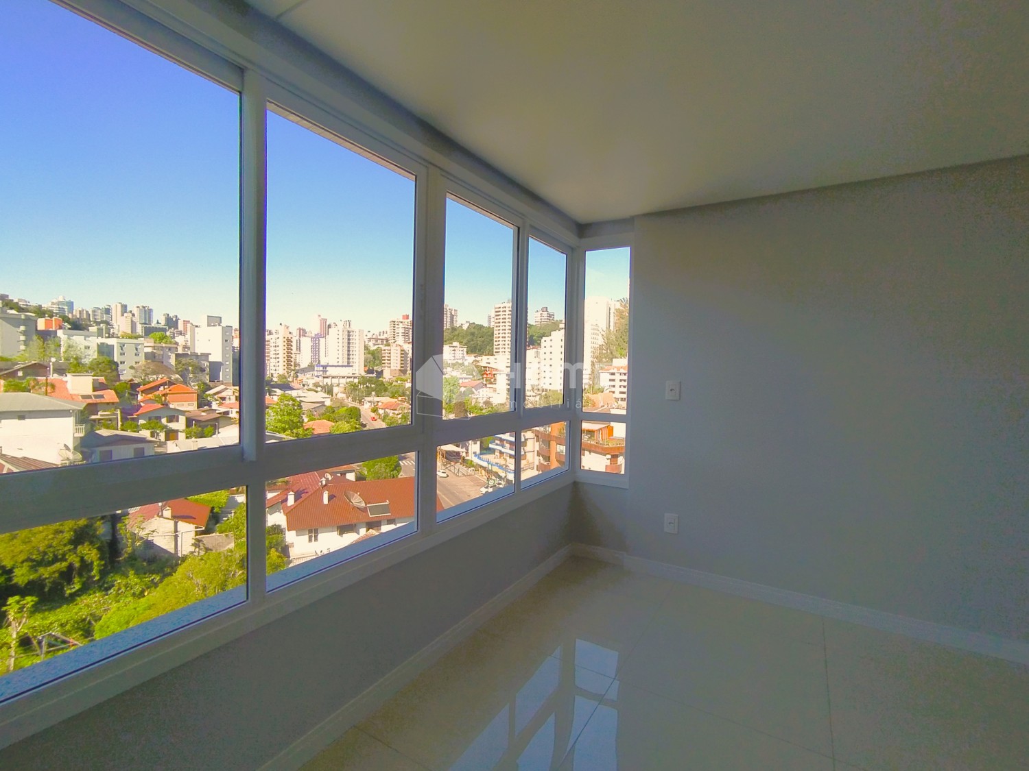 thumbnail-sala-8-652fcb6d83127.wepb